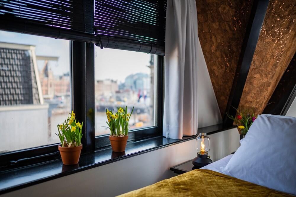 Sotel Amsterdam Central Station - Tap to explore photos