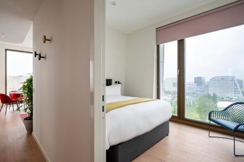 PREMIER SUITES PLUS Amsterdam - Tap to explore photos