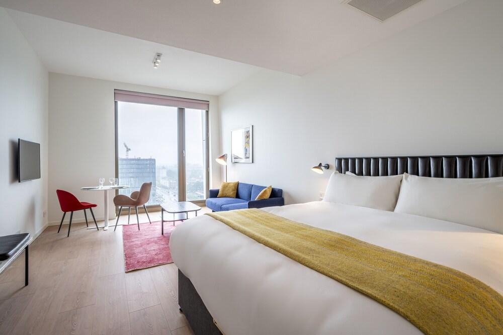 PREMIER SUITES PLUS Amsterdam Room Type - Loft