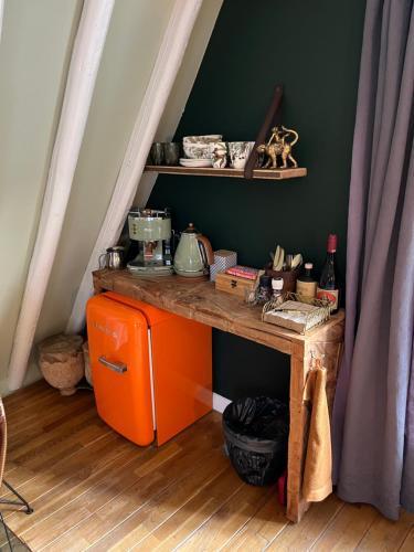 Attic Monkeys Lodge - Tap to explore photos