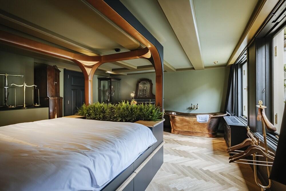 Hotel The Noblemen - Tap to explore photos