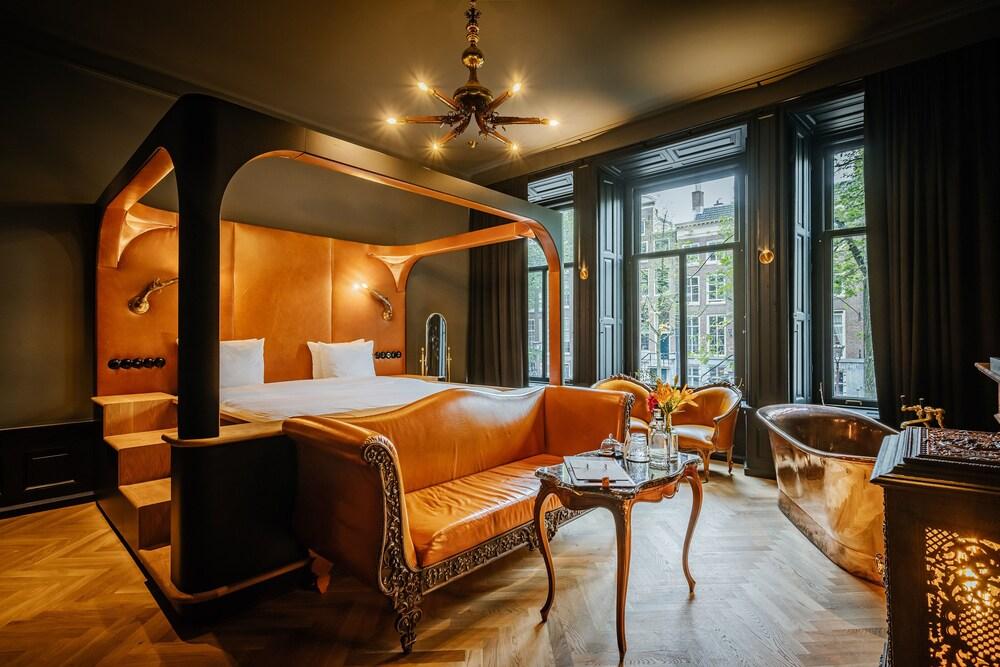 Hotel The Noblemen Room Type - Signature Double Room (Brothers’ Trip)