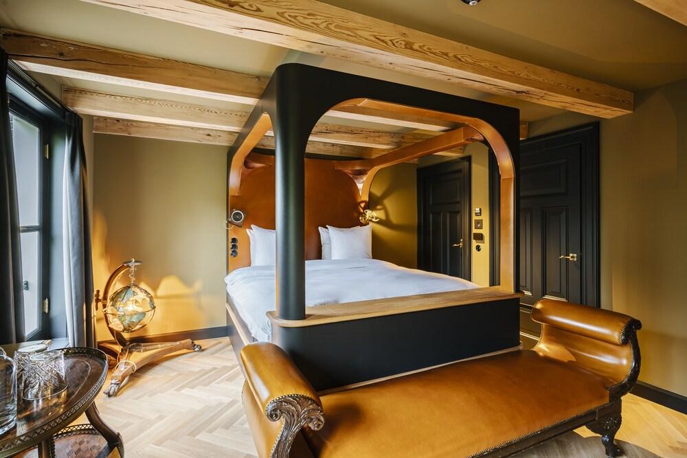Hotel The Noblemen Room Type - Grand Deluxe Room (Abel Tasman)