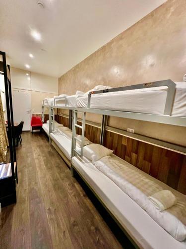 DAM Hotel Room Type - Family Room with Private Bathroom