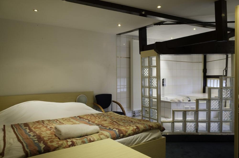 Hotel De Koopermoolen Room Type - Double Room, Hot Tub