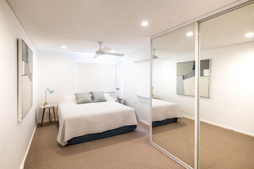 Luxury in Prestigious Double Bay H428 - Tap to explore photos