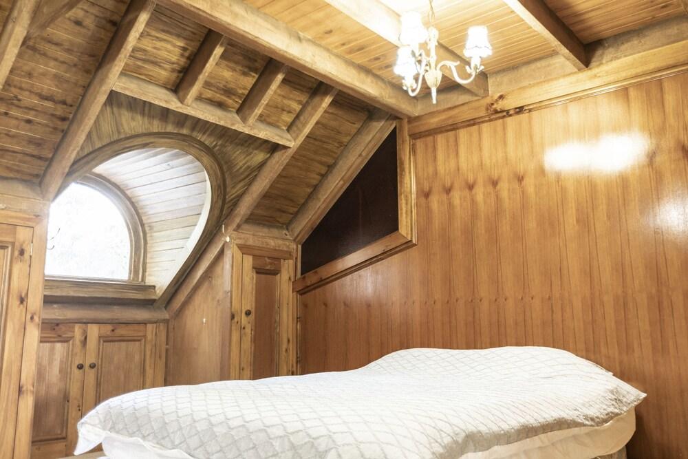 Shakespearean Inspired Holiday Resort - Tap to explore photos