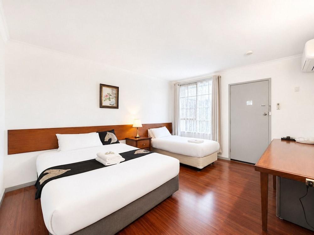 Beaconsfield Lodge Motel Room Type - Standard Triple Room, 1 Bedroom