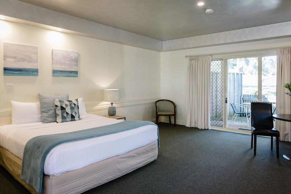 Fairways Resort Room Type - Accessible Room - Multi Night Special Fairways Resort Room Type - Accessible Room - Multi Night Special