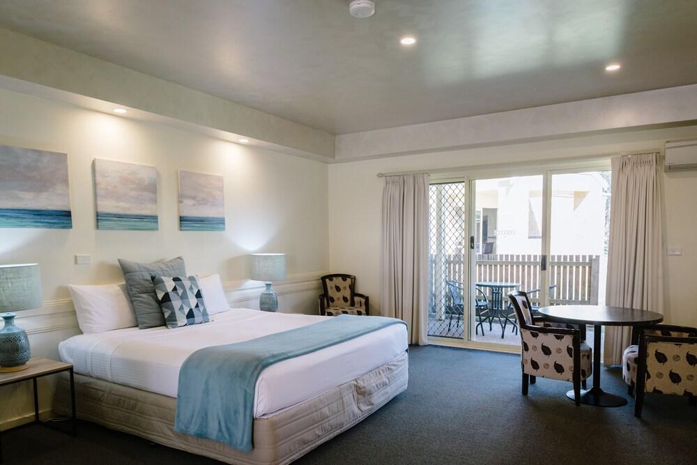 Fairways Resort Room Type - King Suite - Multi Night Special