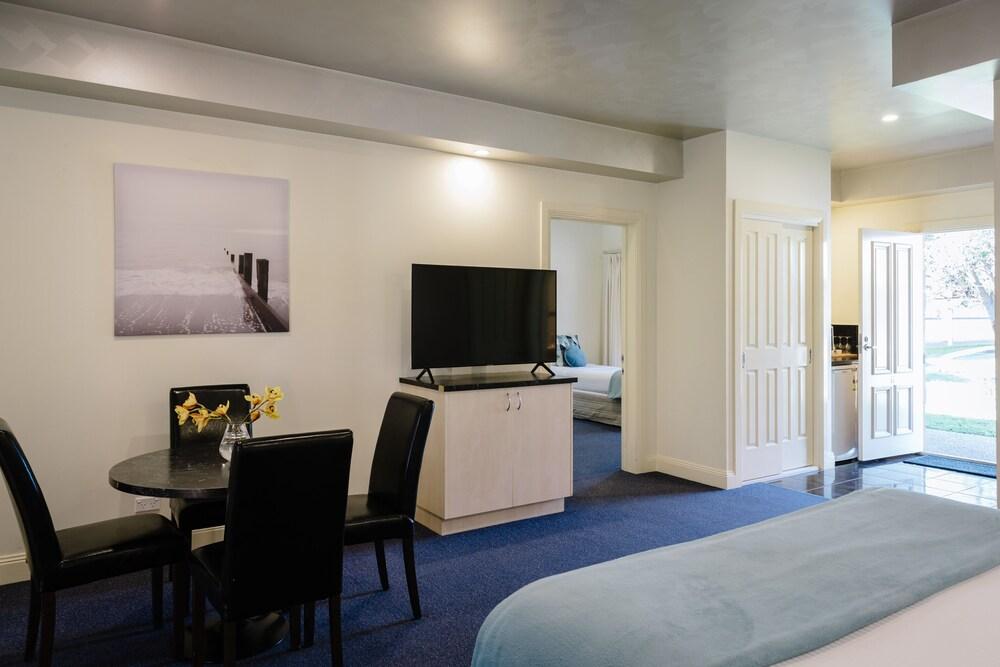 Fairways Resort Room Type - Family Room - Multi Night Special Fairways Resort Room Type - Family Room - Multi Night Special