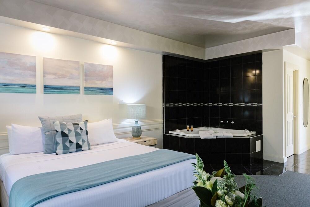 Fairways Resort Room Type - Spa Suite - Multi Night Special