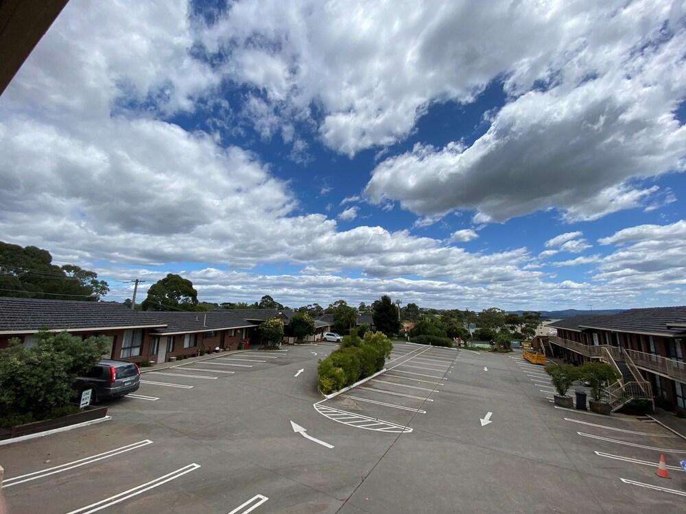 Lilydale Motor Inn - Tap to explore photos
