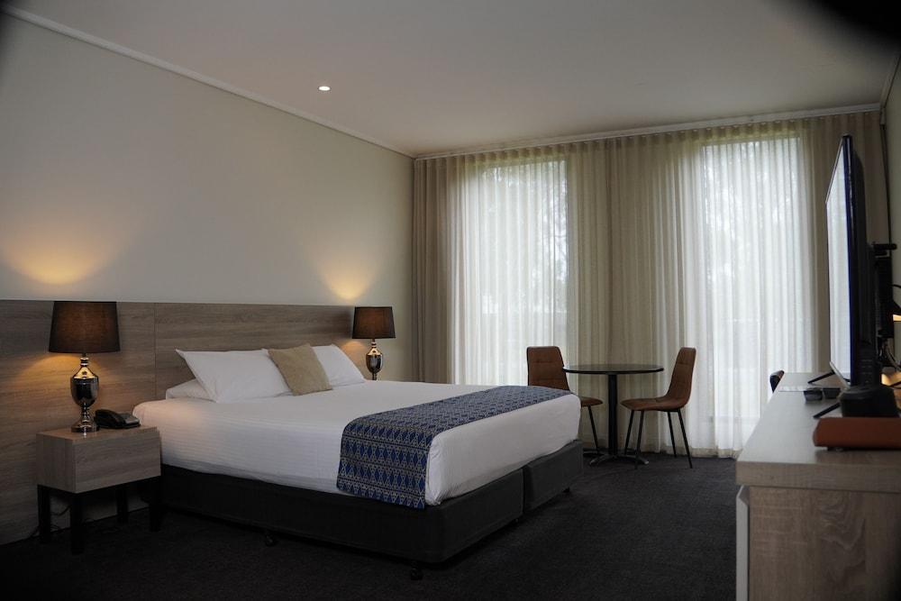 Dingley Hotel Room Type - Superior King Room
