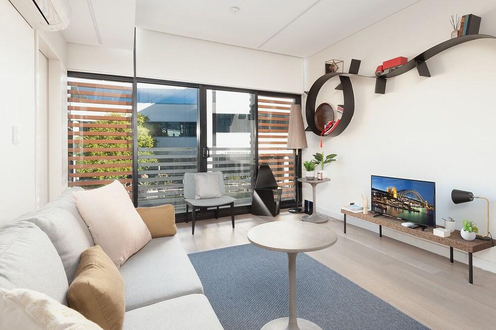 New and Stylish Newtown Pad H391 - Tap to explore photos