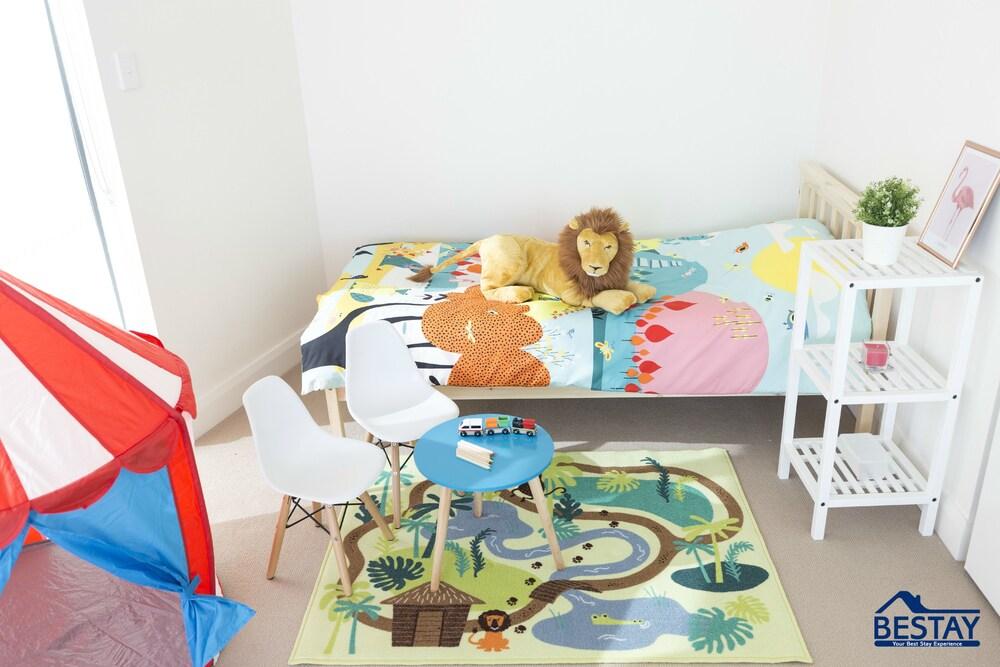 Waterview Spacious Family Friendly House SH1006 - Tap to explore photos