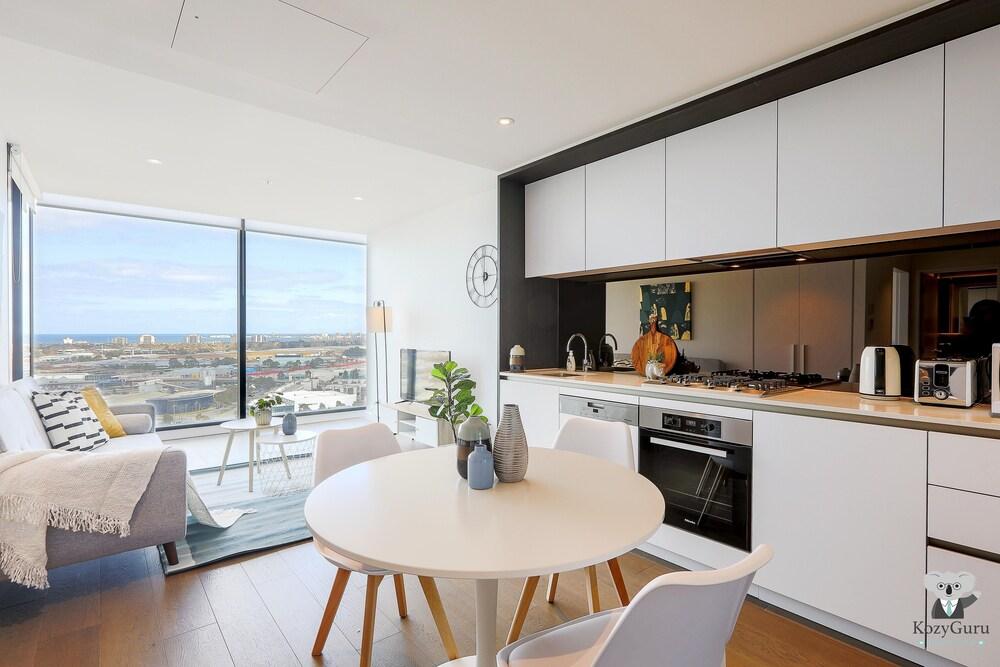 KOZYGURU Docklands Cozy Water View 1BED