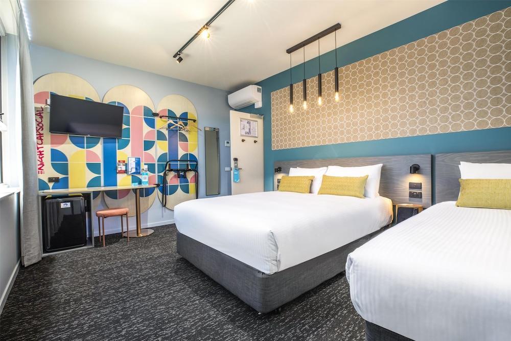 Royal Hotel by Nightcap Social Room Type - Studio Queen Single with Shared Bathroom