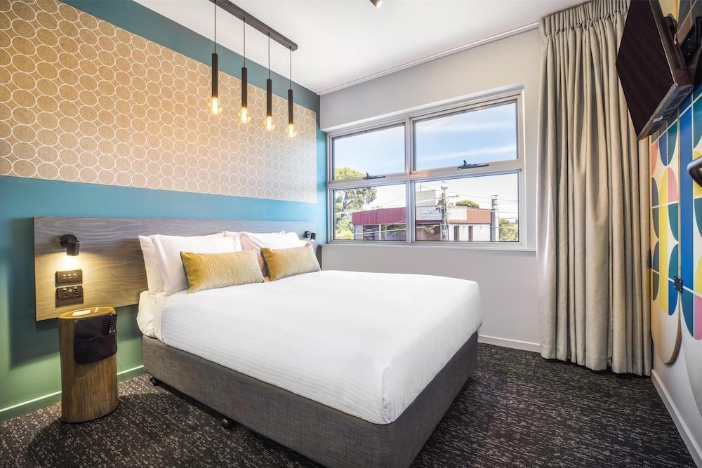 Royal Hotel by Nightcap Social Room Type - Studio Queen with Ensuite