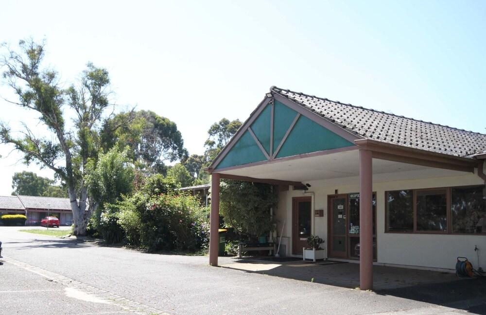 Melaleuca Lodge - Tap to explore photos