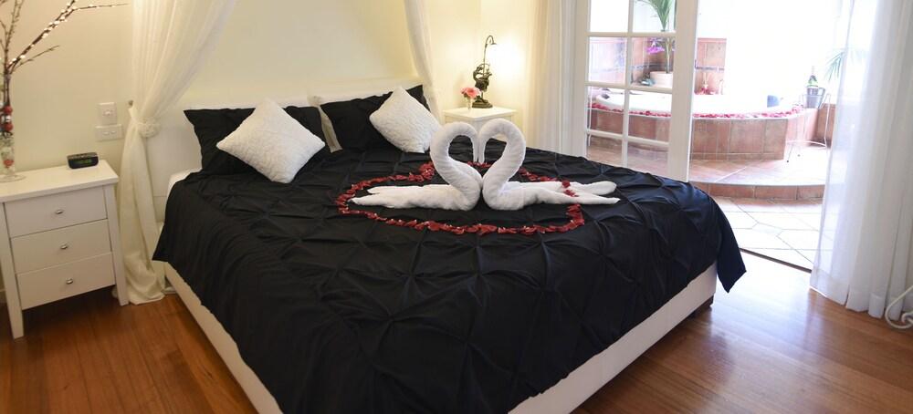 Lakeside Cottage Room Type - Honeymoon Cottage, Non Smoking, Kitchen (Lakeside Cottage)