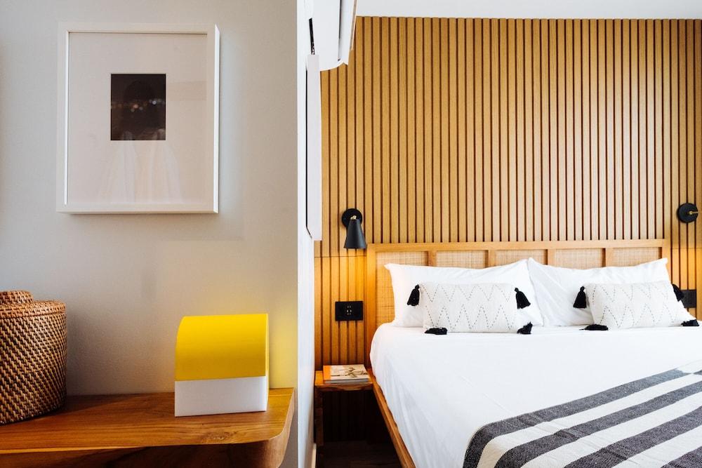 The Rockaway Hotel Room Type - Deluxe Room, 1 King Bed, Accessible, Bay View