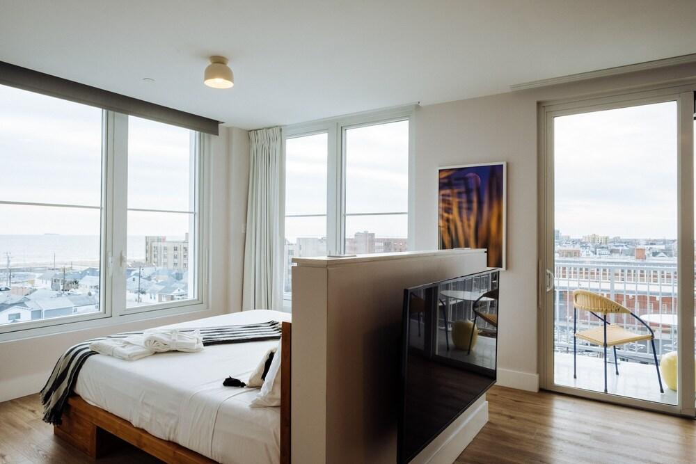The Rockaway Hotel Room Type - Junior Suite, 1 King Bed, Accessible, Ocean View (Terrace)