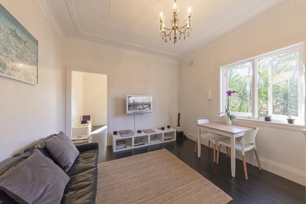 Bondi Beach Prime with Sunroom H405 - Tap to explore photos
