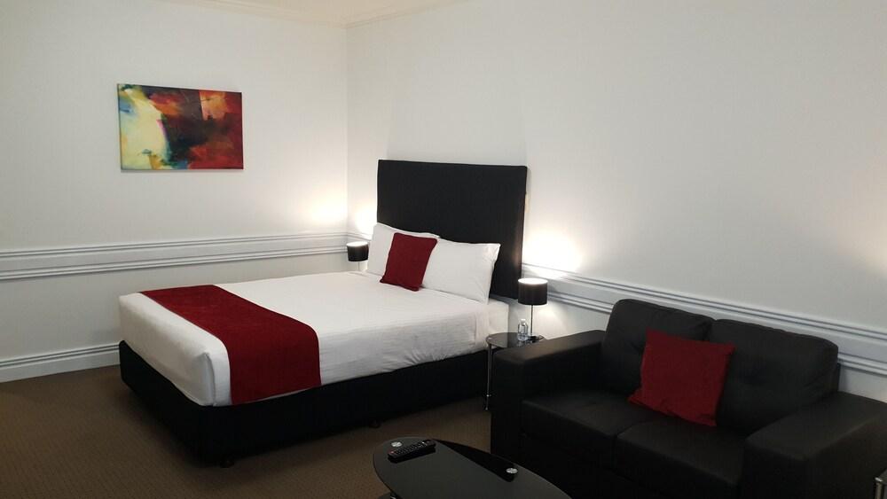 Melbourne Kew Central Apartment Hotel - Tap to explore photos