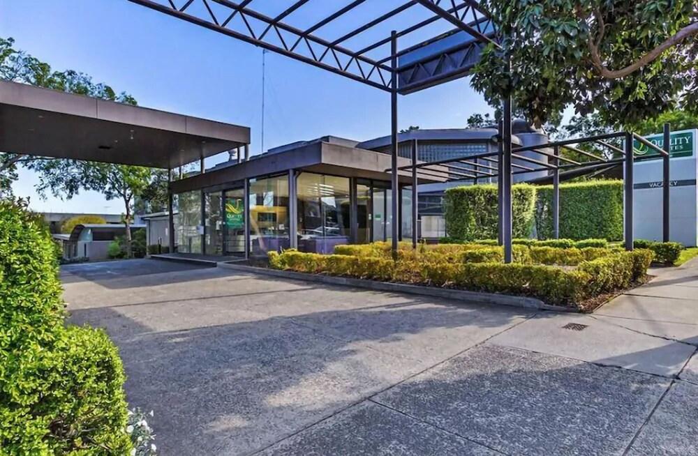 Melbourne Kew Central Apartment Hotel - Tap to explore photos