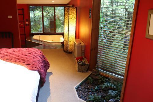 Linden Gardens Rainforest Retreat Room Type - One-Bedroom Linden Cottage Linden Gardens Rainforest Retreat Room Type - One-Bedroom Linden Cottage