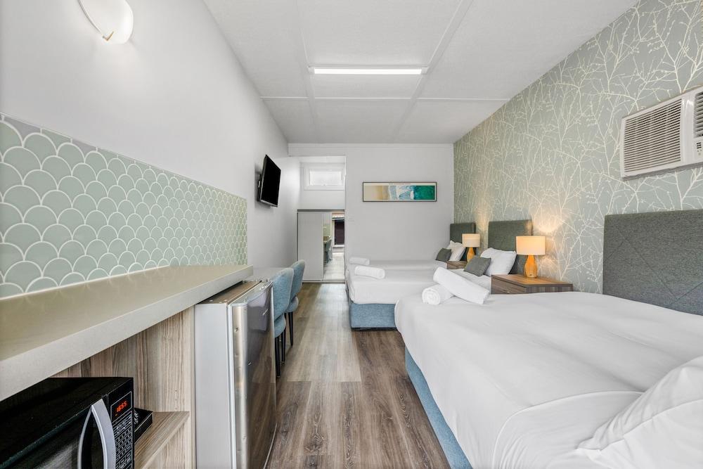 Rosebud Motel Room Type - All In One Family Suite