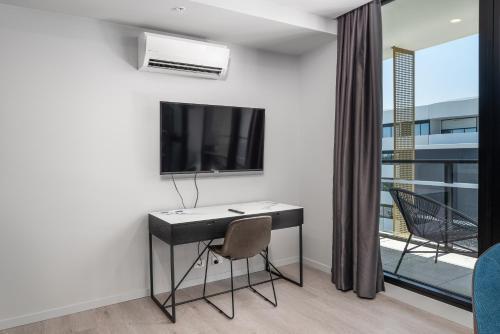 Oros Hotel and Apartments - Tap to explore photos