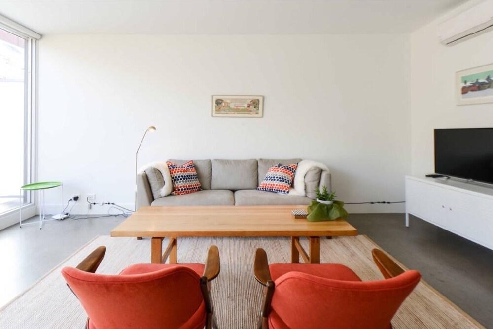 StayCentral - Collingwood Penthouse - Tap to explore photos