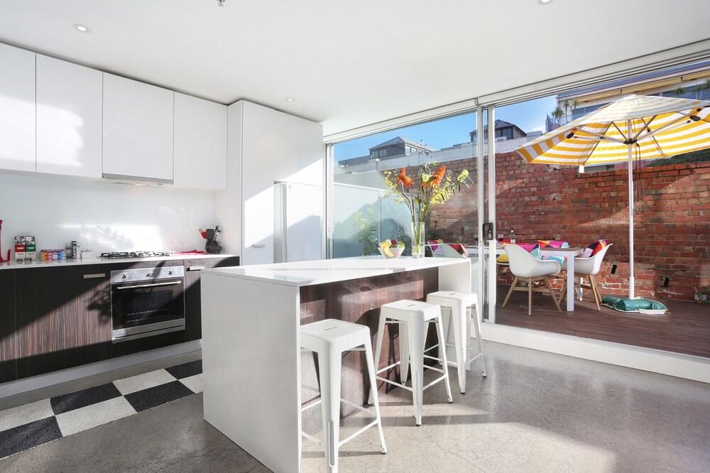 StayCentral - Collingwood Penthouse - Tap to explore photos