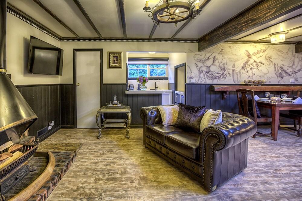 Aquila Nova Retreat - Tap to explore photos
