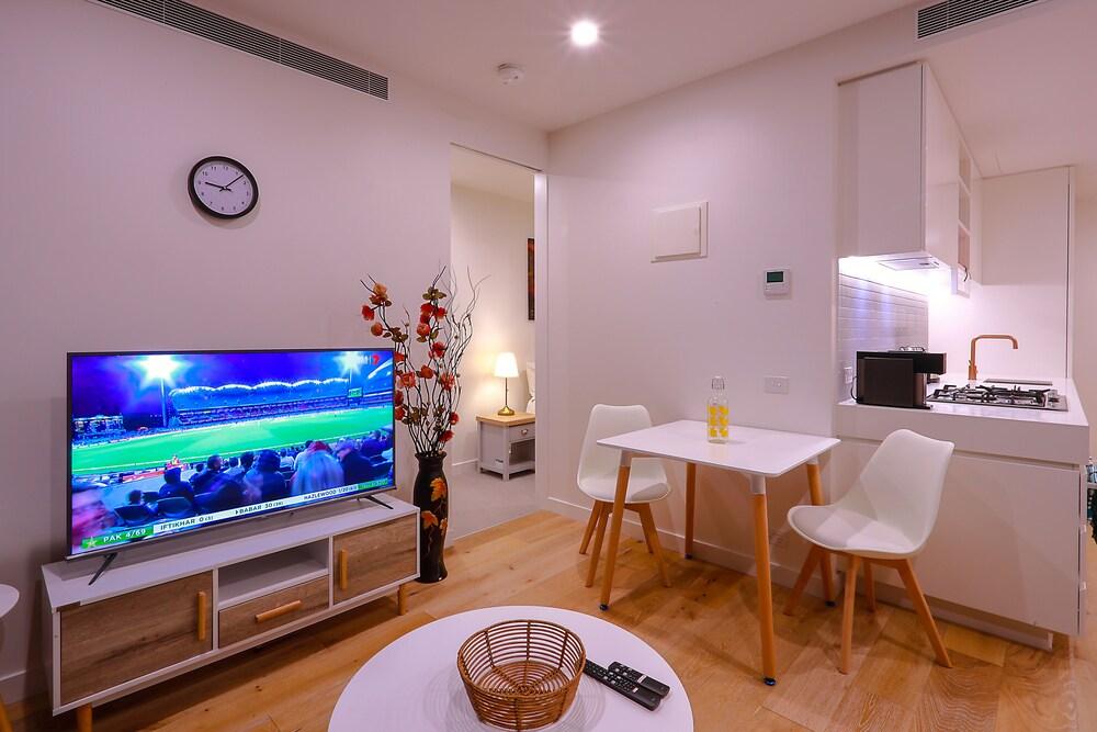 Astra Apartments Glen Waverley @ O'Sullivan RD - Tap to explore photos