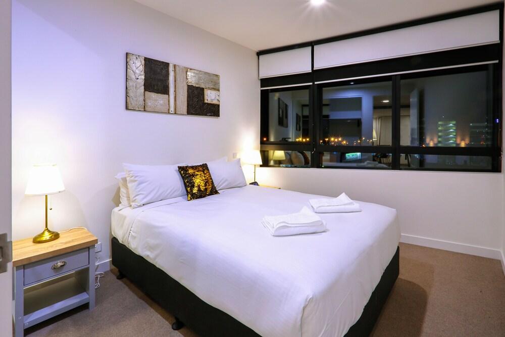 Astra Apartments Glen Waverley @ O'Sullivan RD - Tap to explore photos
