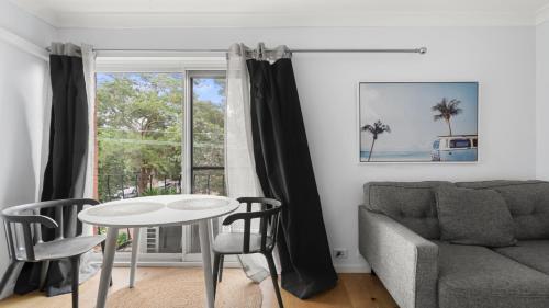 Sun-drenched 1 Bed Studio Apartment In Newtown - Tap to explore photos