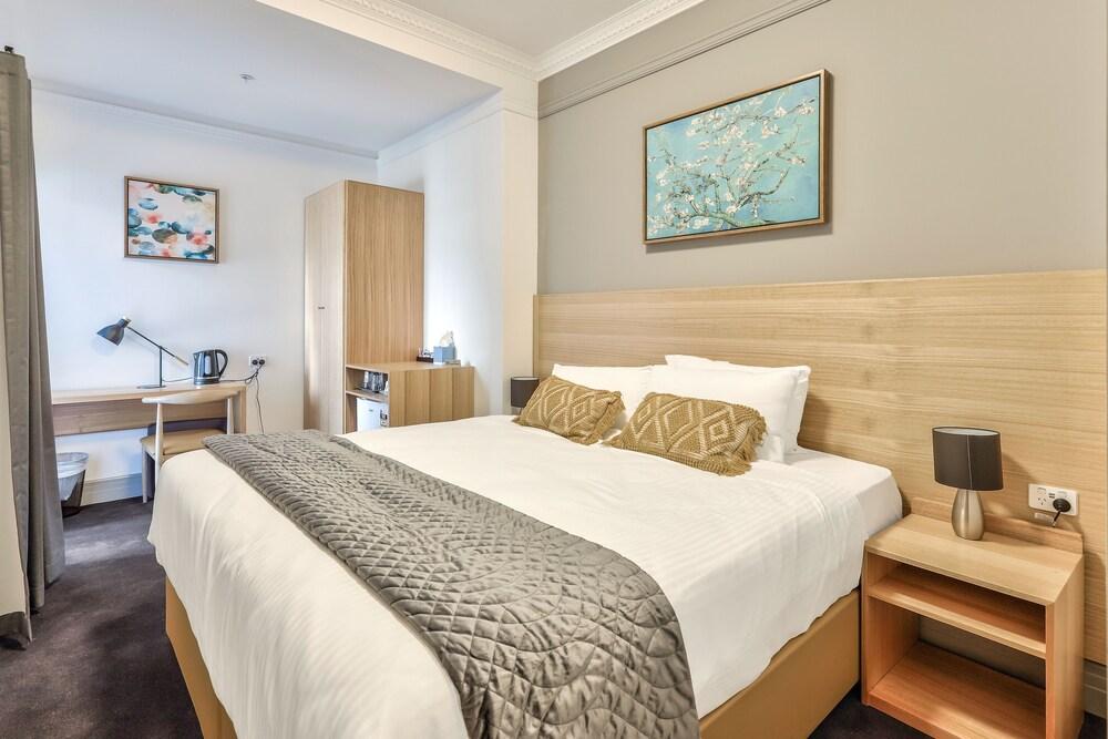 Meridian Hotel Room Type - Deluxe Double Room, 1 King Bed, Non Smoking, Balcony