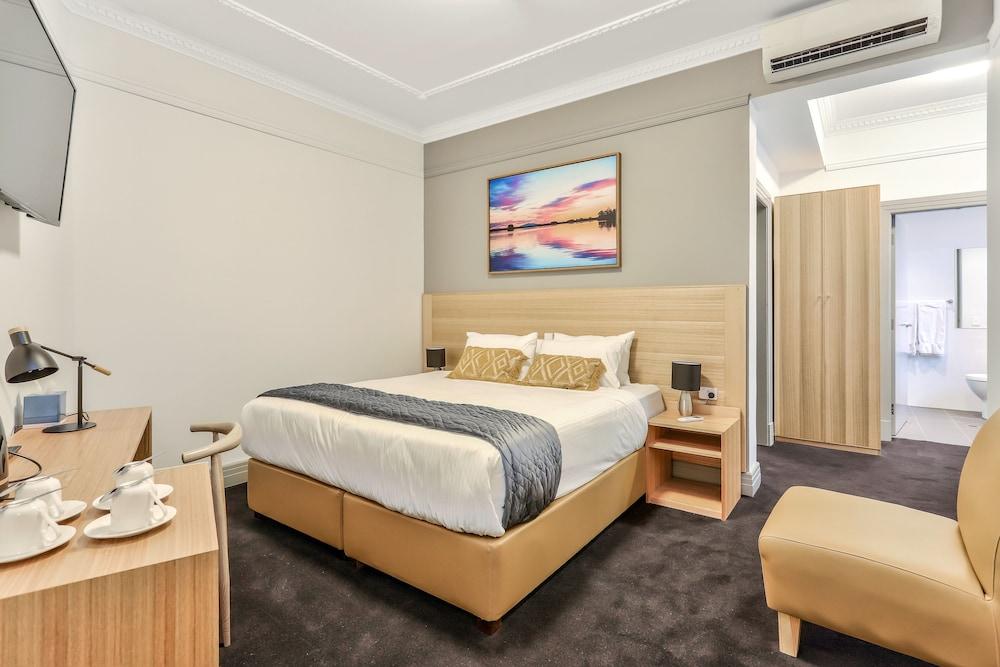 Meridian Hotel Room Type - Deluxe Quadruple Room, 2 Queen Beds, Non Smoking, Balcony