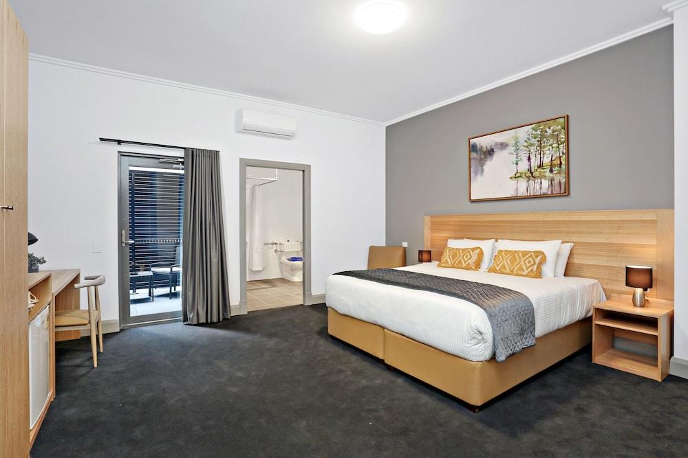 Meridian Hotel Room Type - Deluxe Double Room, 1 King Bed, Accessible, Balcony Meridian Hotel Room Type - Deluxe Double Room, 1 King Bed, Accessible, Balcony
