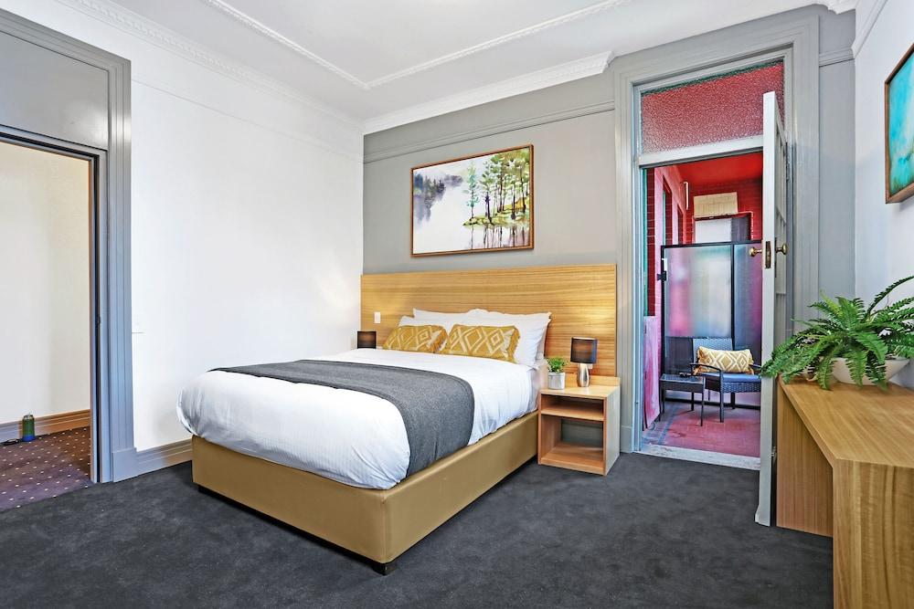 Meridian Hotel Room Type - Deluxe Double Room, 1 Queen Bed, Non Smoking, Balcony