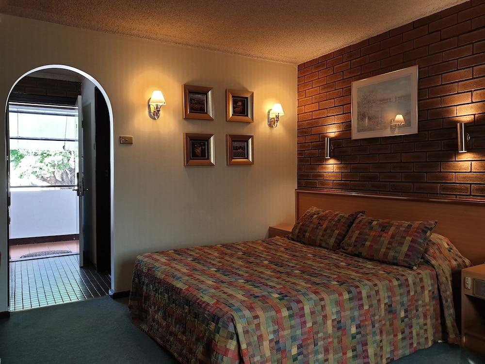 Arden Motel Room Type - Superior Room, Multiple Beds, Non Smoking, Refrigerator & Microwave (First Floor) Arden Motel Room Type - Superior Room, Multiple Beds, Non Smoking, Refrigerator & Microwave (First Floor)