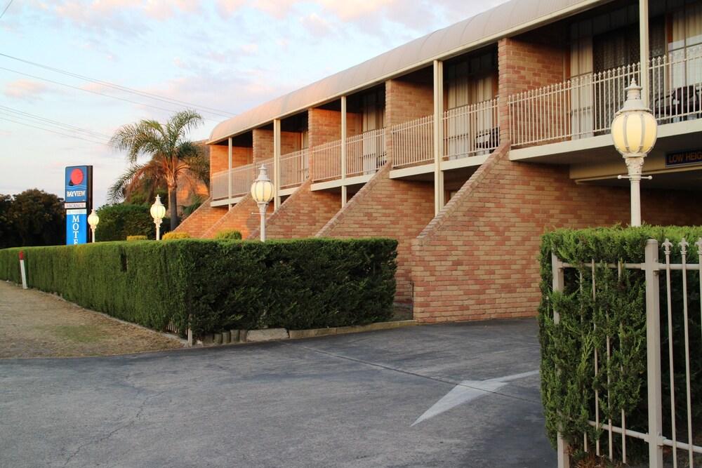 Bayview Motel Rosebud - Tap to explore photos