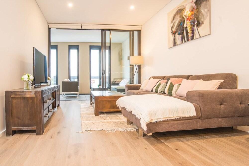 Oud Wood Apartment - Tap to explore photos