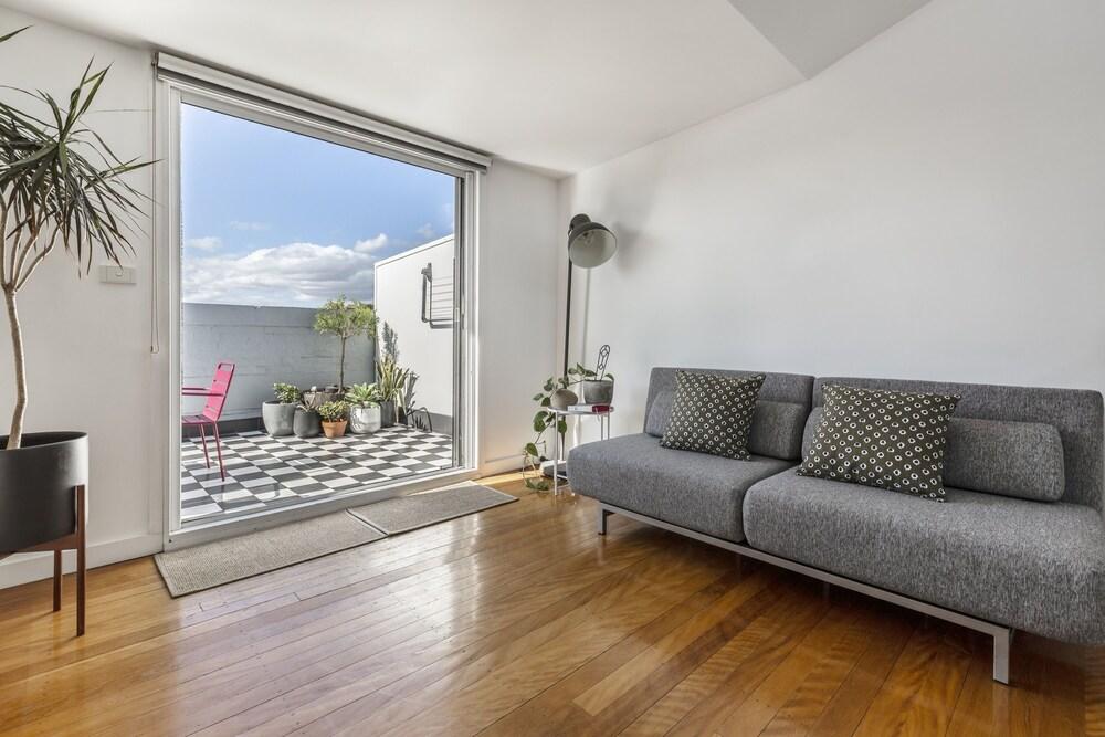 StayCentral - Fitzroy Converted Warehouse Penthouse - Tap to explore photos