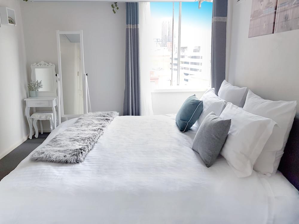 King Deluxe Apartments
