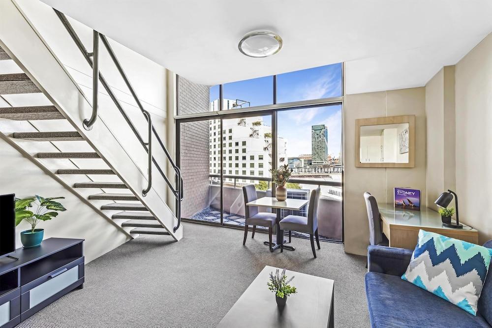 Metro Apartments on Darling Harbour - Sydney Room Type - Executive Apartment, Kitchen, Harbor View