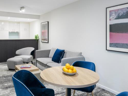 Brady Apartment Hotel Flinders Street - Tap to explore photos